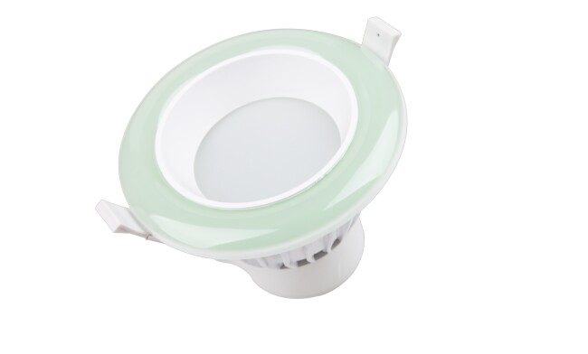 華輝照明專(zhuān)業(yè)LED筒燈廠(chǎng)家，標(biāo)準(zhǔn)的流程與質(zhì)檢程序確保COB筒燈質(zhì)量穩(wěn)定如一。