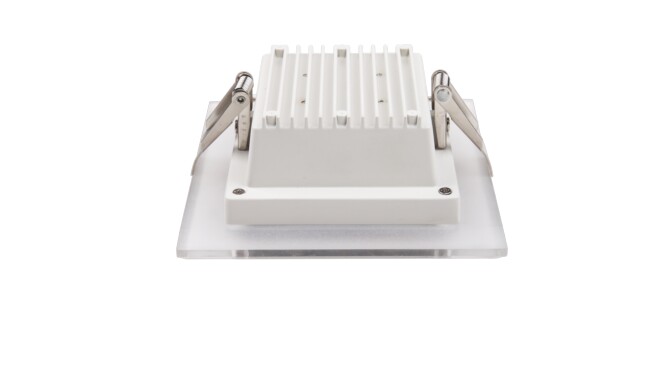 華輝照明專業LED筒燈廠家，標準的流程與質檢程序確保COB筒燈質量穩定如一。