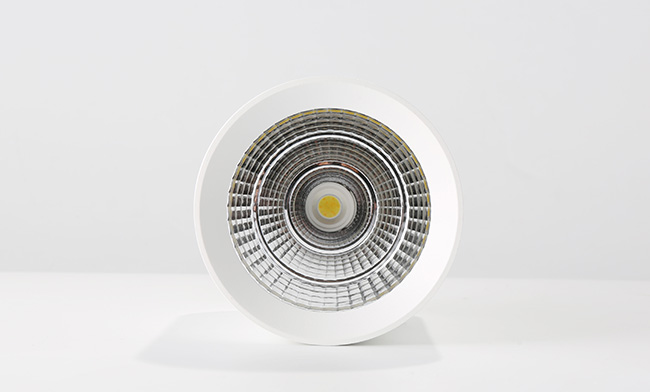 華輝照明成立于1987年，是一家專業生產LED辦公吊線燈,led面板燈,面板燈廠家,直發光面板燈，側發光面板燈的大型企業。