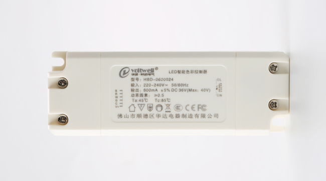 華輝照明LED辦公吊線燈,led面板燈,直發光面板燈，側發光面板燈,面板燈廠家擁有專業生產團隊，從面板燈零配件到電源都自己生產，保證每個環節的品質。