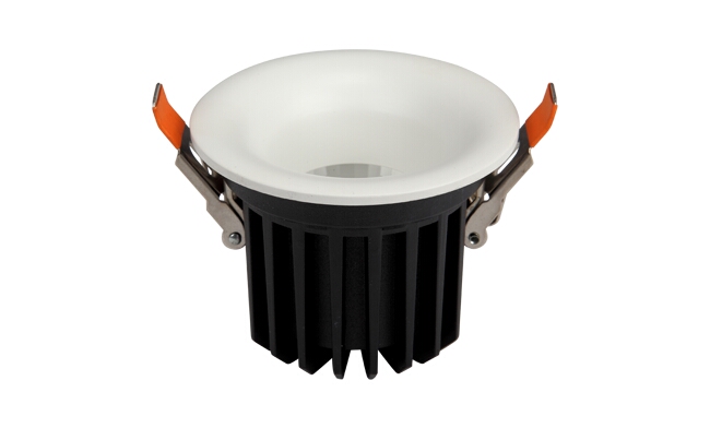 華輝照明LED筒燈驅(qū)動(dòng)為恒流隔離外置驅(qū)動(dòng)，便于安裝維護(hù)，與光源板實(shí)現(xiàn)完美匹配。